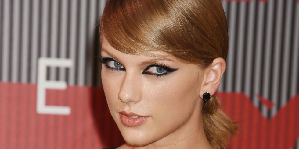 Taylor Swift Responds to Backlash After Being Sued For This Really ...