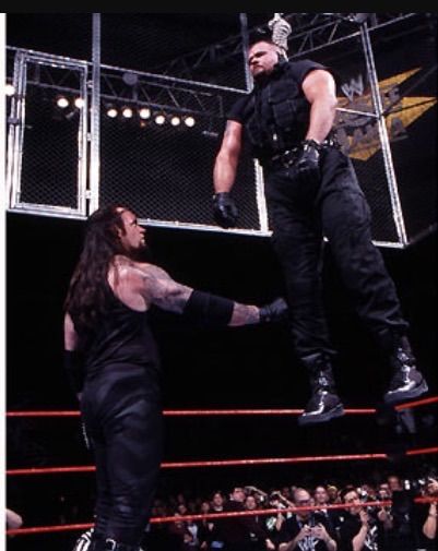 Undertaker vs Big boss man Wrestlemania 15.