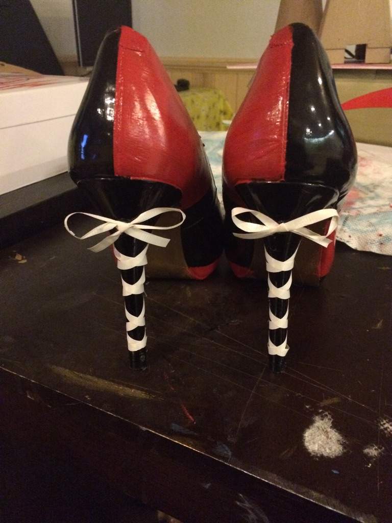 Harley Quinn Shoe Tutorial (DIY) | Cosplay Amino