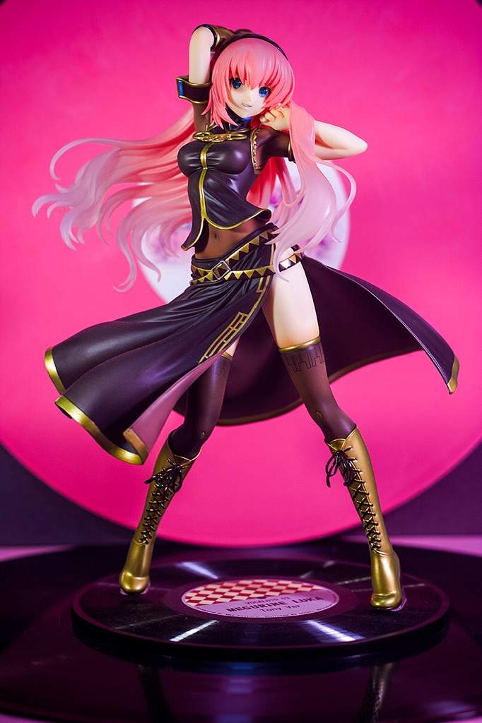 megurine luka v4x figure