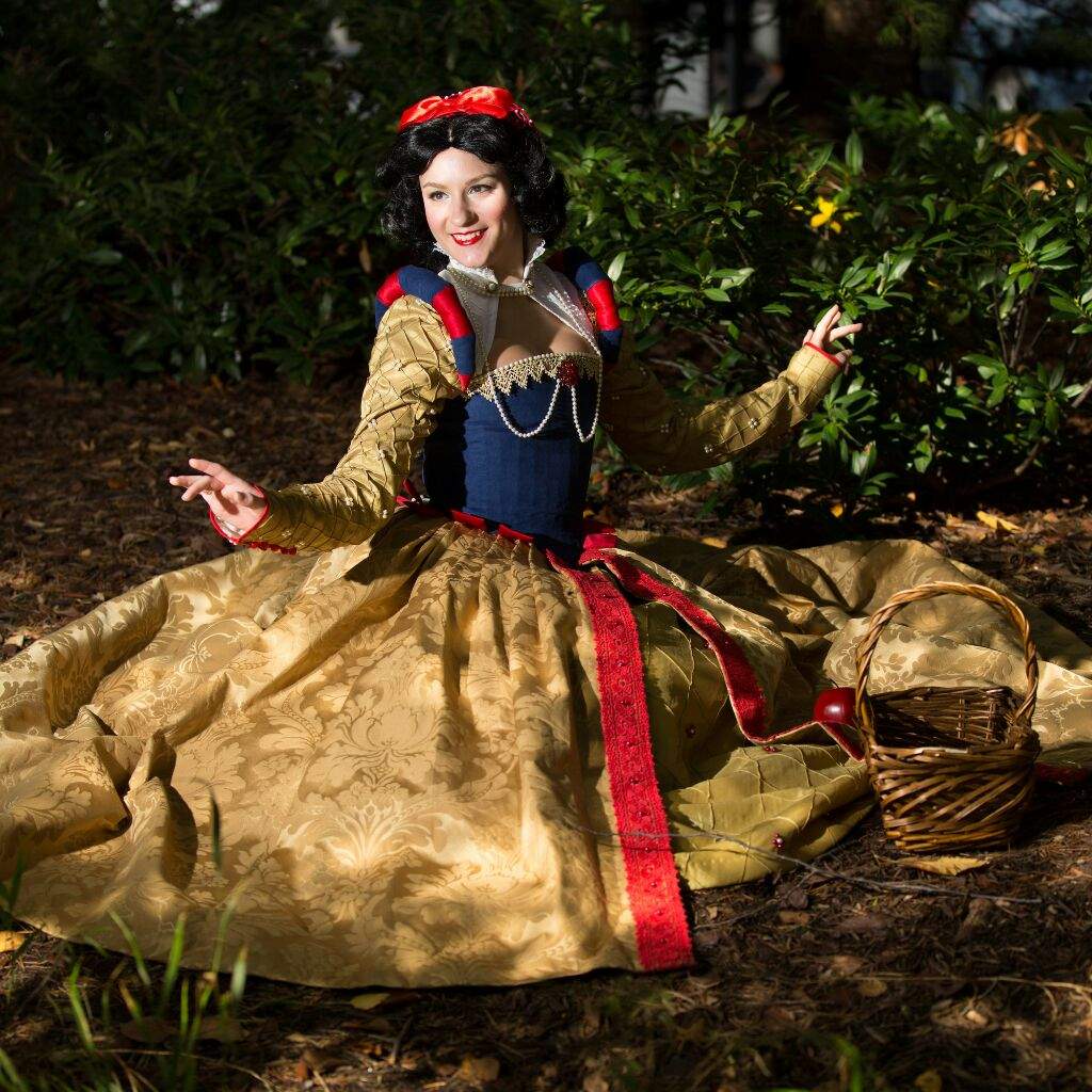 Historical Snow White photoshoot | Cosplay Amino