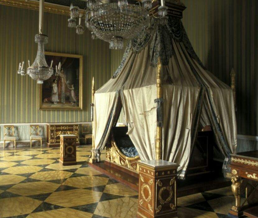 Royal Bedrooms In The Ëthereāl Palace 