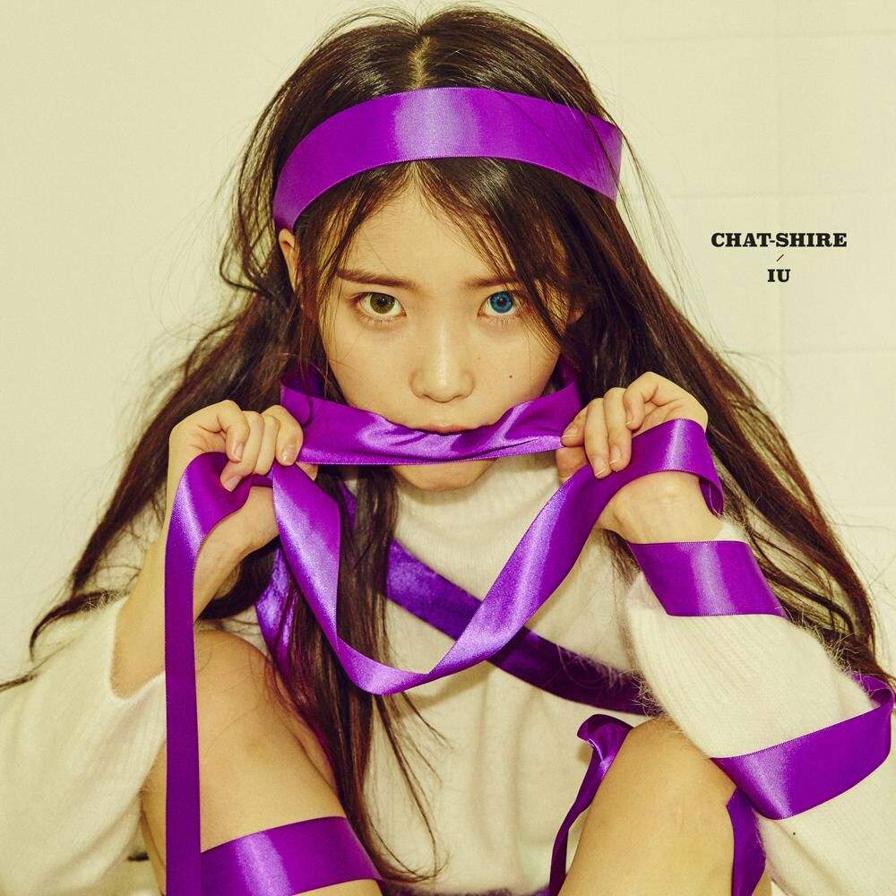 IU Drops Jaws With This Absolutely Hot Outfit | Daily K 