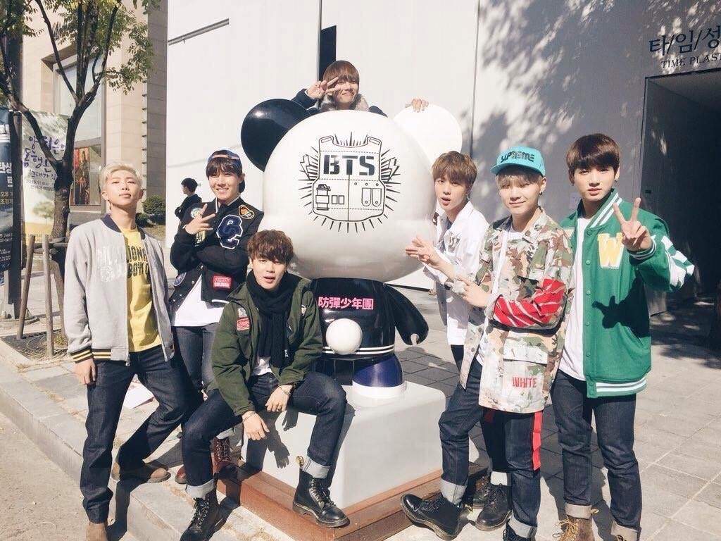 BTS Group Selfie | Wiki | K-Pop Amino