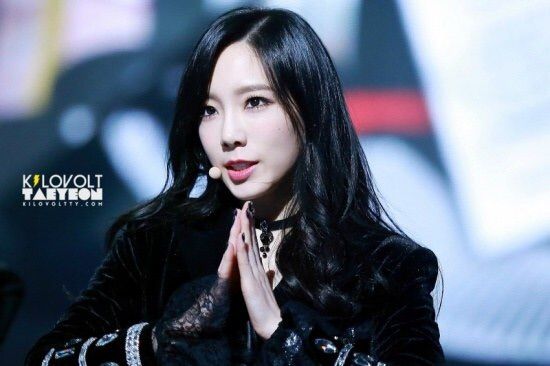 taeyeon s black hair k pop amino taeyeon s black hair k pop amino