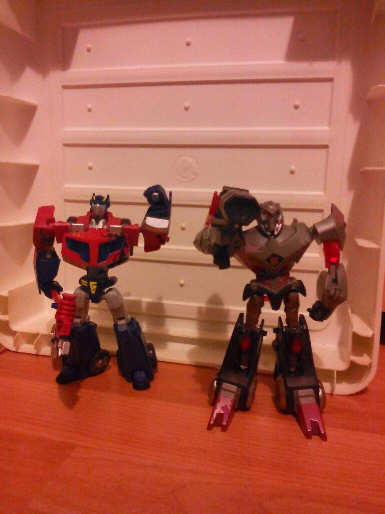 Transformers Animated Optimus Prime vs Megatron 2 pack review | Toys Amino