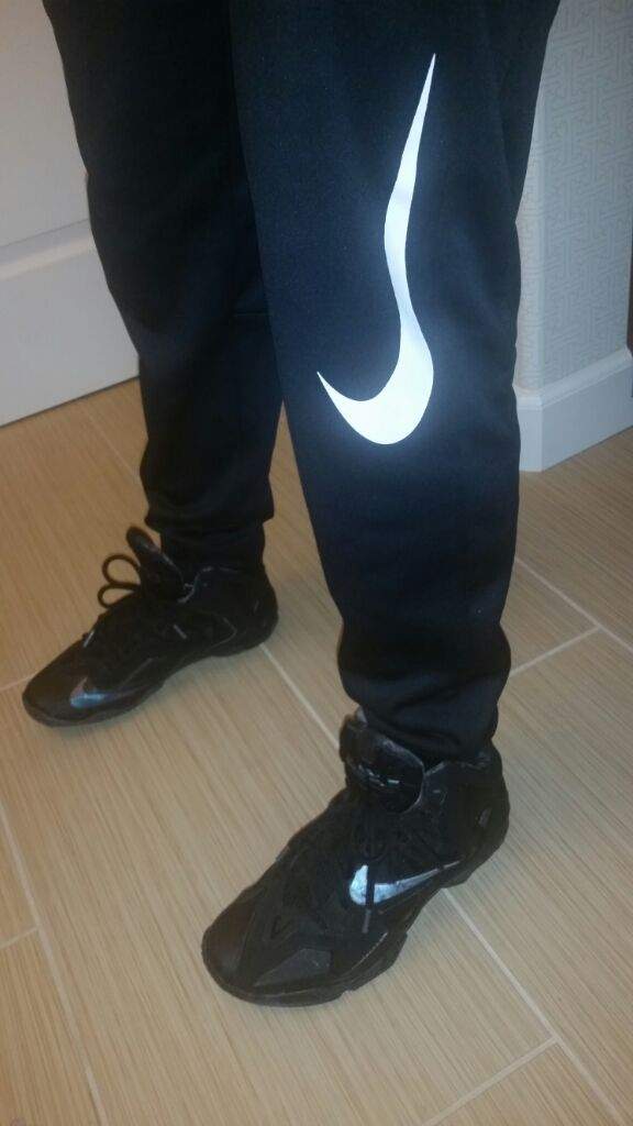 nike dri fit cuffed pants