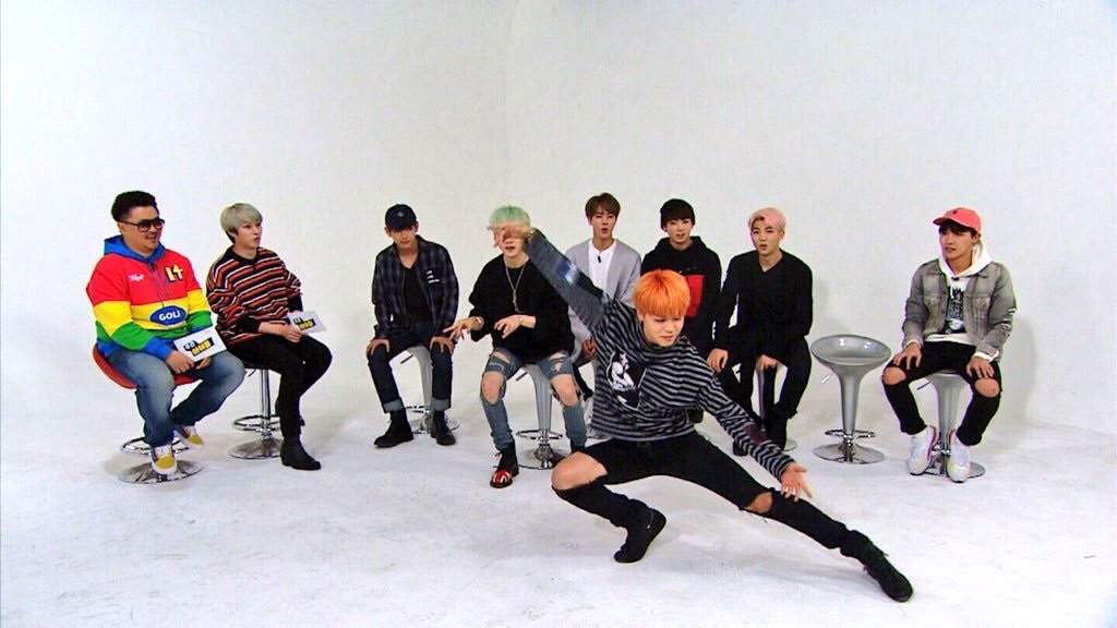 PHOTOS BTS WEEKLY IDOL KPop Amino