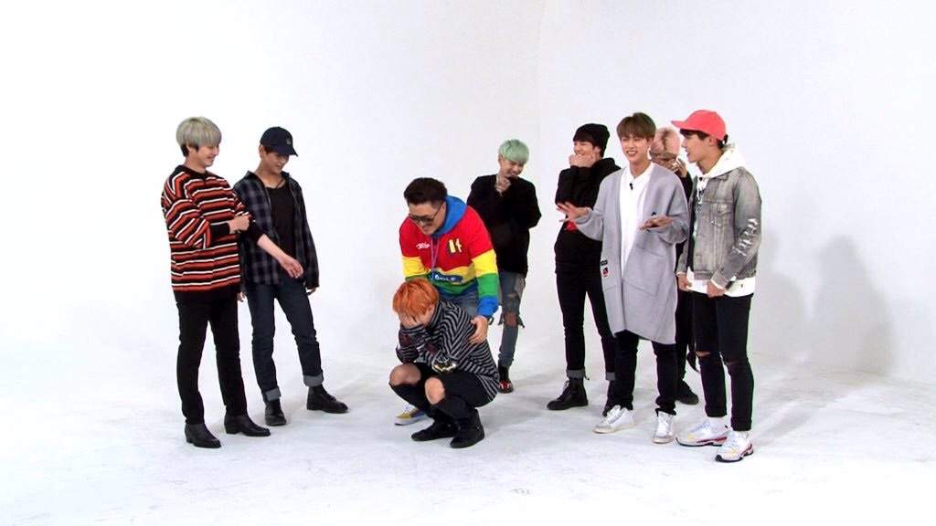 PHOTOS BTS WEEKLY IDOL KPop Amino