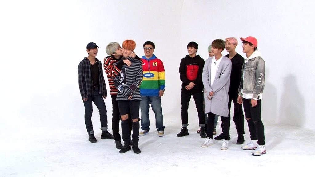 PHOTOS BTS WEEKLY IDOL KPop Amino