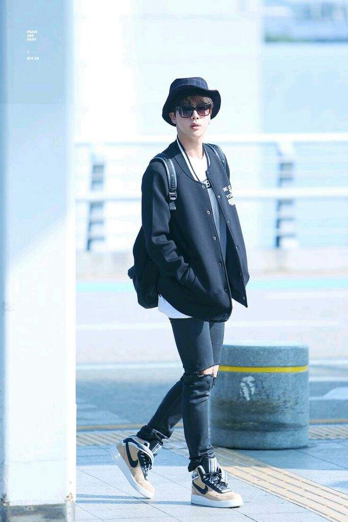 BTS Street Style Pt. 1 👕👖👟⌚🎒 | K-Pop Amino