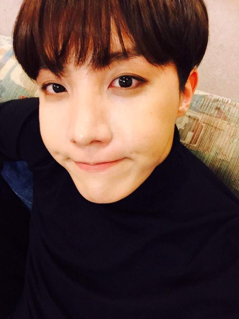 HOSEOK SELFIE POST | K-Pop Amino