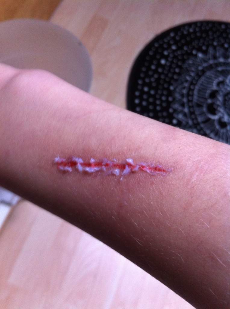 How to Make an Easy Fake Scar! Horror Amino