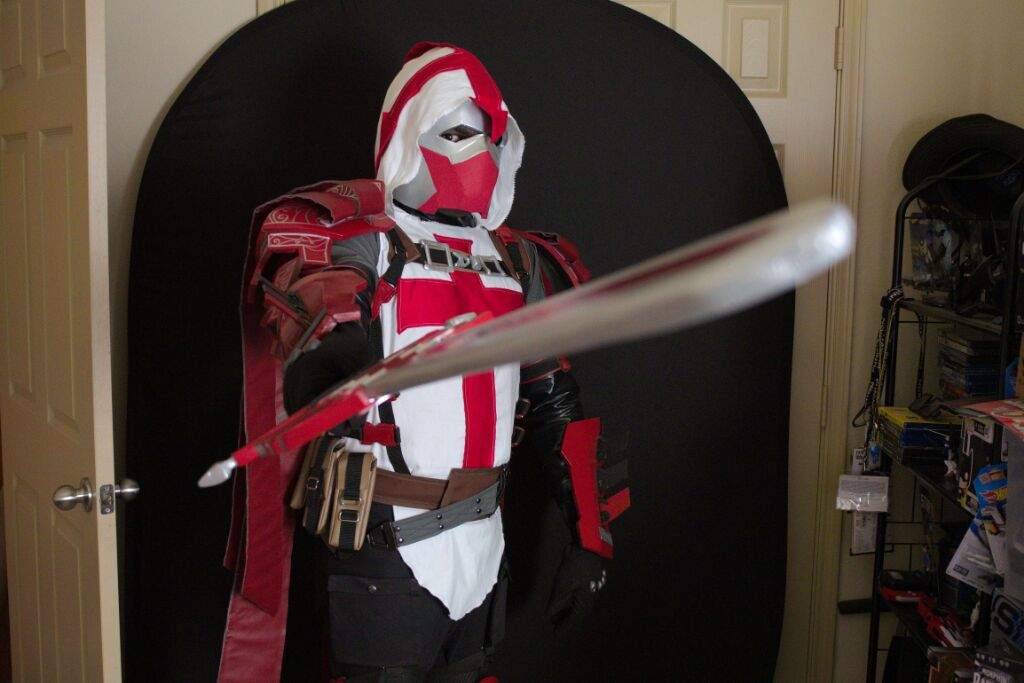 Just would like to mention that my azrael cosplay is finally done. 