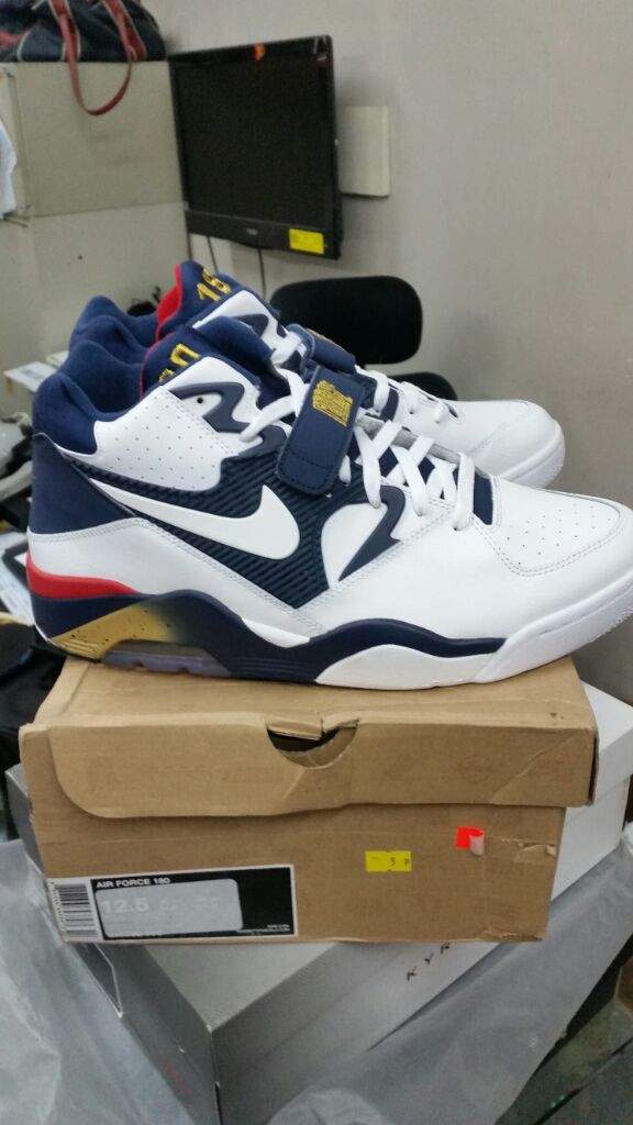 charles barkley air max 180