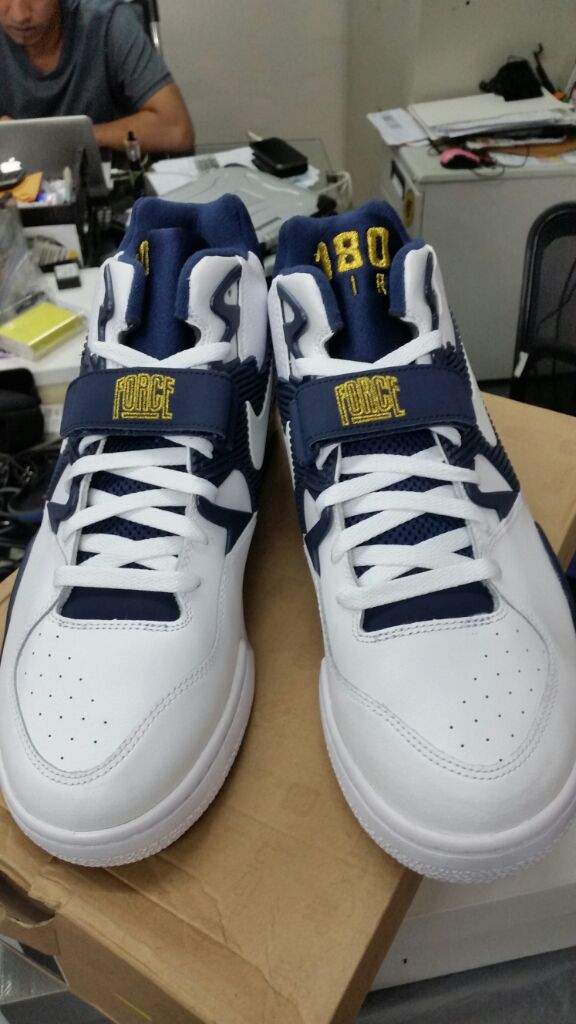 charles barkley air max 180