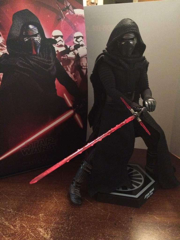 Figure Showcase Hot Toys Kylo Ren Star Wars Amino