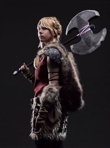 Astrid shoulder armour tutorial complete | Cosplay Amino