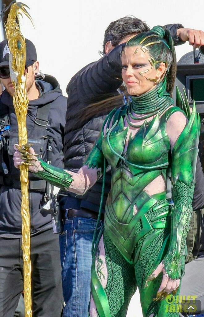 Bad-ass pics of Elizabeth Banks as Rita. | Comics Amino