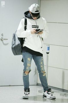 K-Idols Ripped Jeans Fashion/Trend/Style? | K-Pop Amino