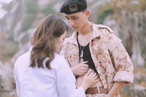 Vietnamese Couple Recreates Descendants of the Sun for Wedding Photos ...