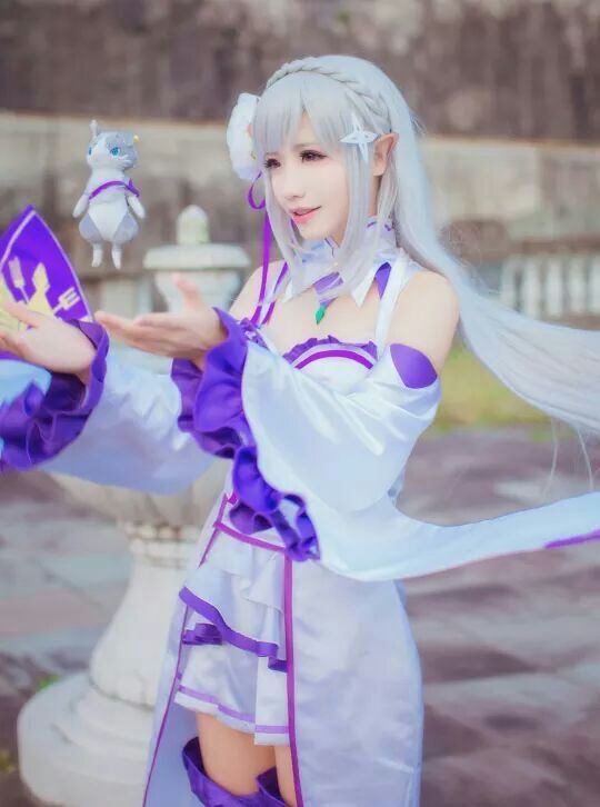 kawaii cosplay emilia ⊙﹏⊙  anime amino