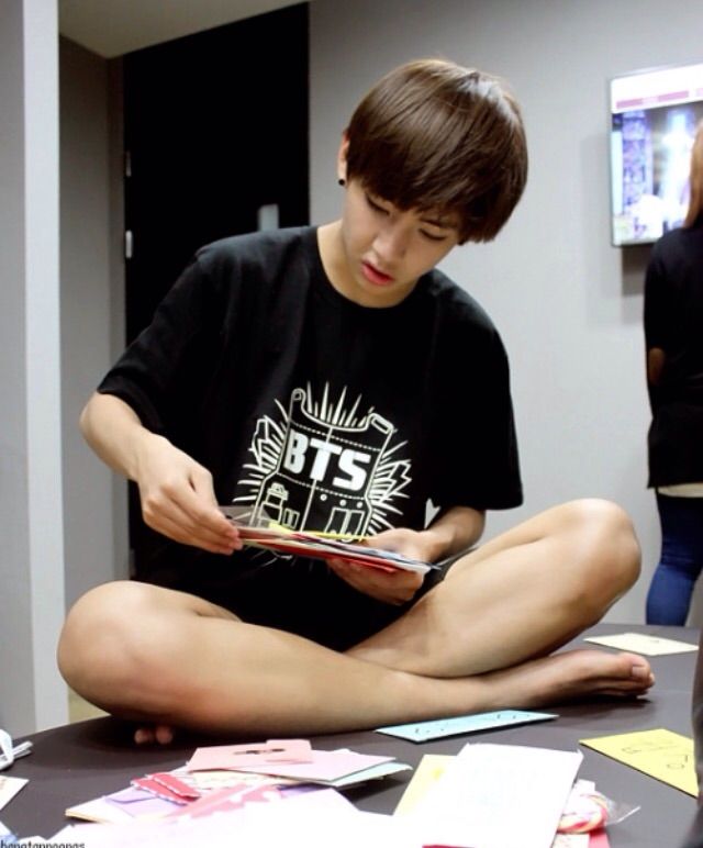 Taehyung Leg Appreciation Post | K-Pop Amino