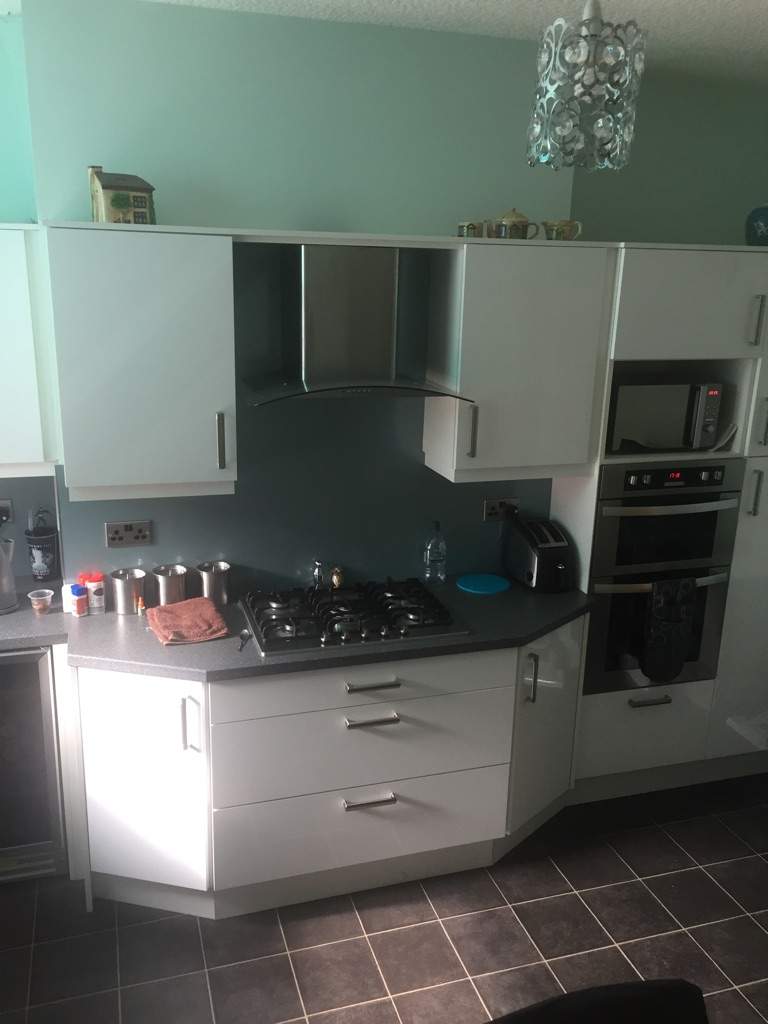The 15th Doctor Revisited Who Amino An Example My Doctor S Tardis Design Had Changed Into A Kitchen As You Ll See In The Picture Below Comparison Between Cooking Area And