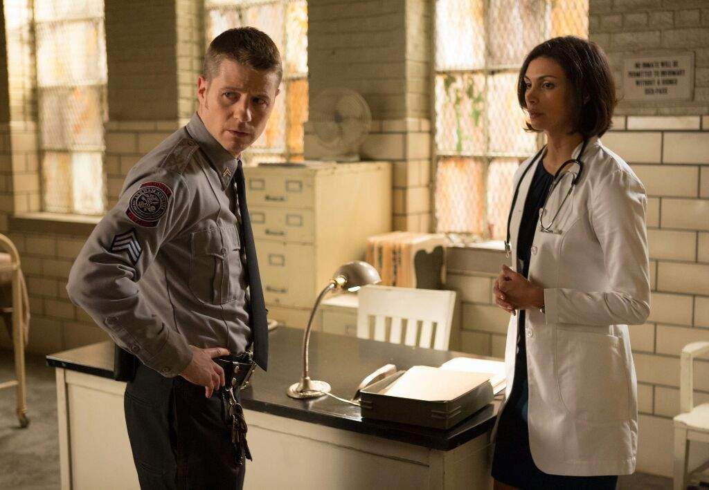 Dr Leslie " Lee" Thompkins | Wiki | GOTHAM Amino