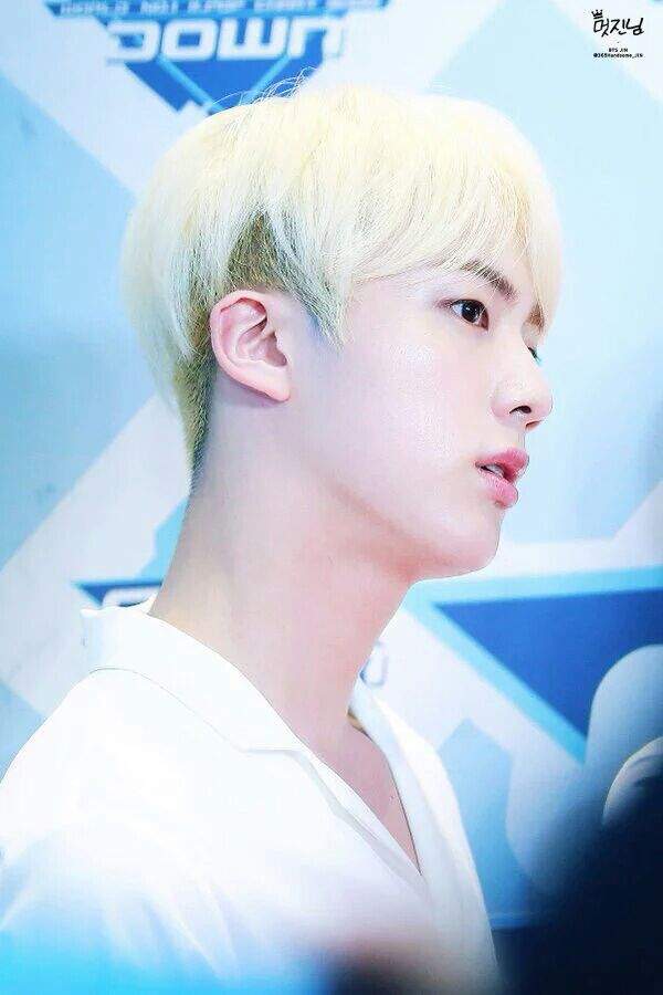 Jin's blonde hair | K-Pop Amino