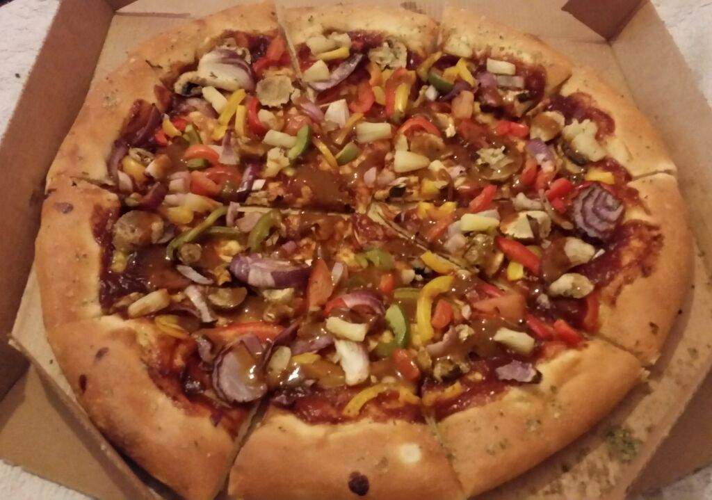 Pizza Hut Veggie Supreme, Bbq Sauce Base & Chipotle Dressing    