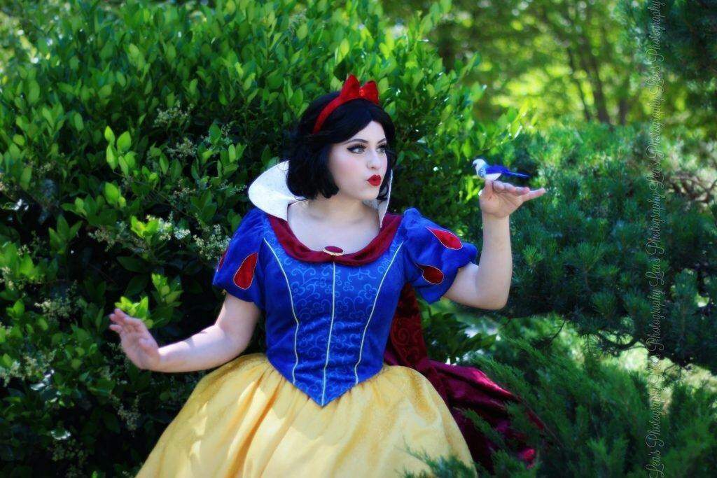 Snow White Cosplay | Cosplay Amino