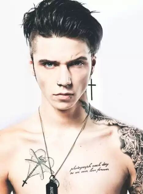 Andrew Dennis "Andy" Biersack | Wiki | •Anime• Amino