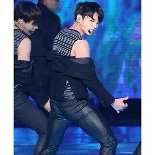 Sleeveless days of Jungkook | K-Pop Amino