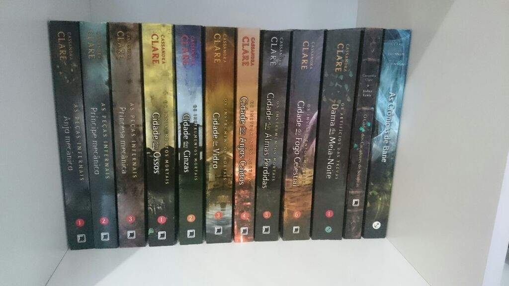 Take A Look At Cassandra Clare S Books In Portuguese Shadowhunters Amino