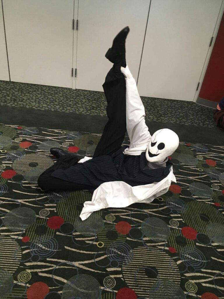 My Gaster cosplay!! | Undertale Amino