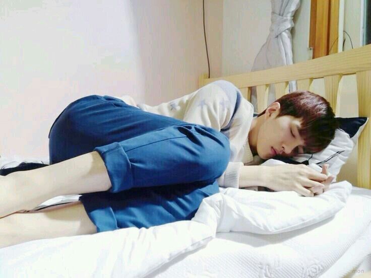 Quien se ve más lindo durmiendo? ??? | •K-Pop• Amino