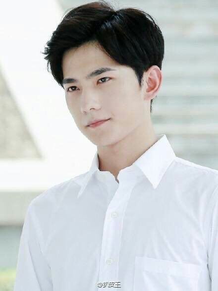 Love O2o S Yang Yang Answers 50 Fun Questions From Fans K Drama Amino