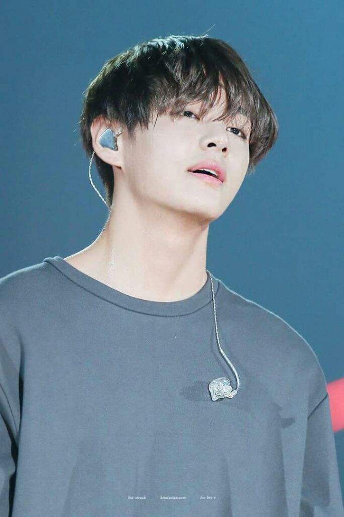 BTS KIM TAEHYUNG WREAKING MY ENTIRE WORLD WITH HIS INCREDIBLE HOTNESS ...