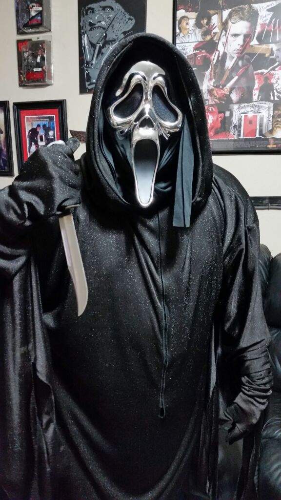 Scream costume with 25th Anniversary chrome mask. 