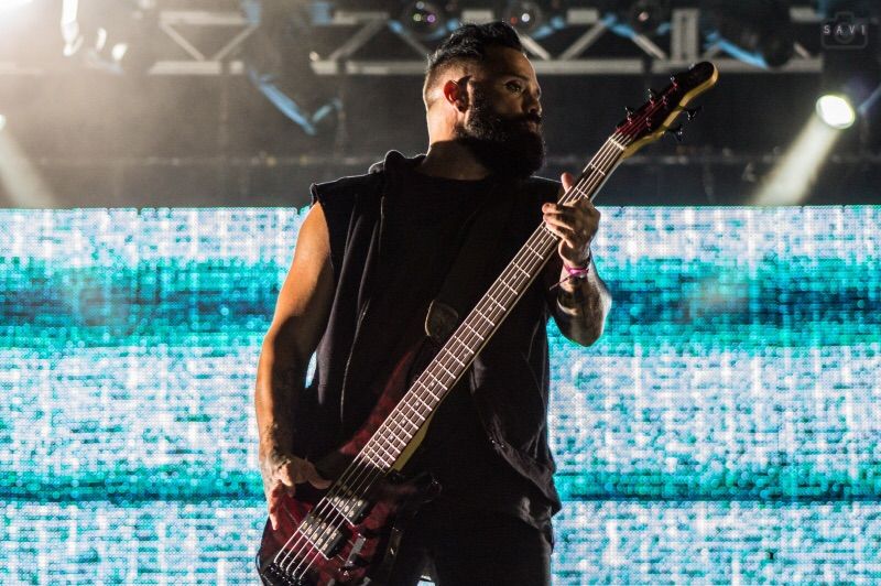 skillet bass player