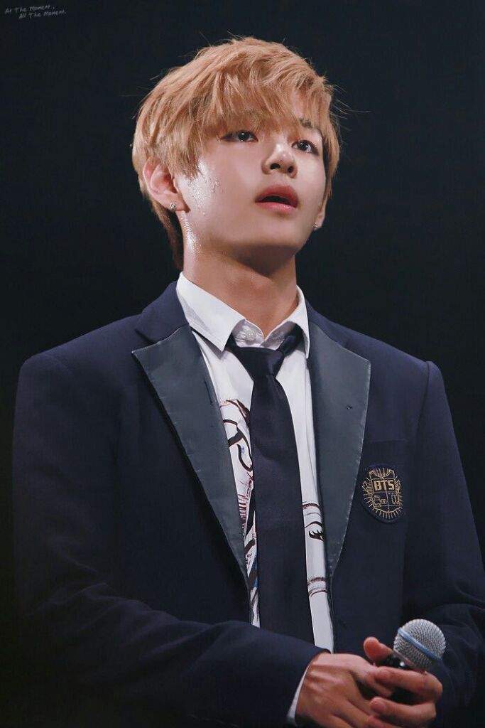 🍷KIM TAEHYUNG IN FORMAL SUIT🍷 | ARMY's Amino