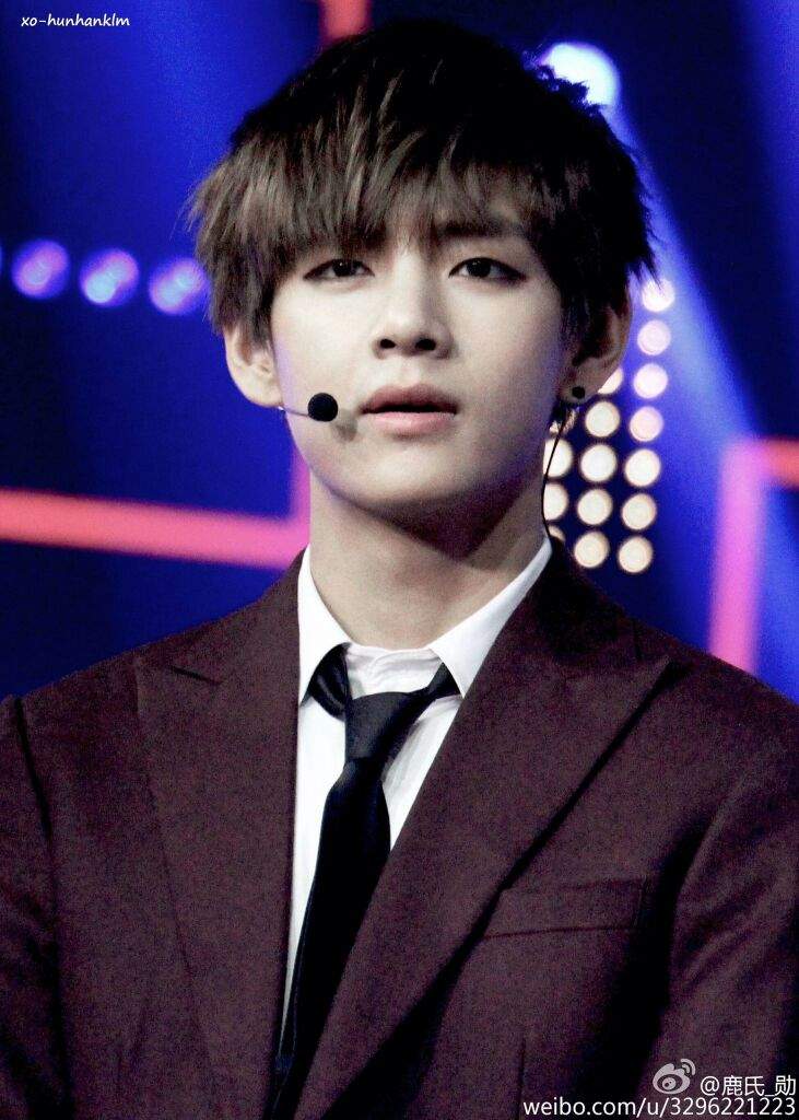 🍷KIM TAEHYUNG IN FORMAL SUIT🍷 | ARMY's Amino