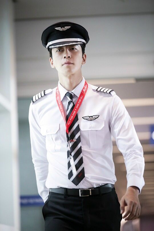 ️ On The Way To The Airport ️NEW DRAMA | K-Drama Amino
