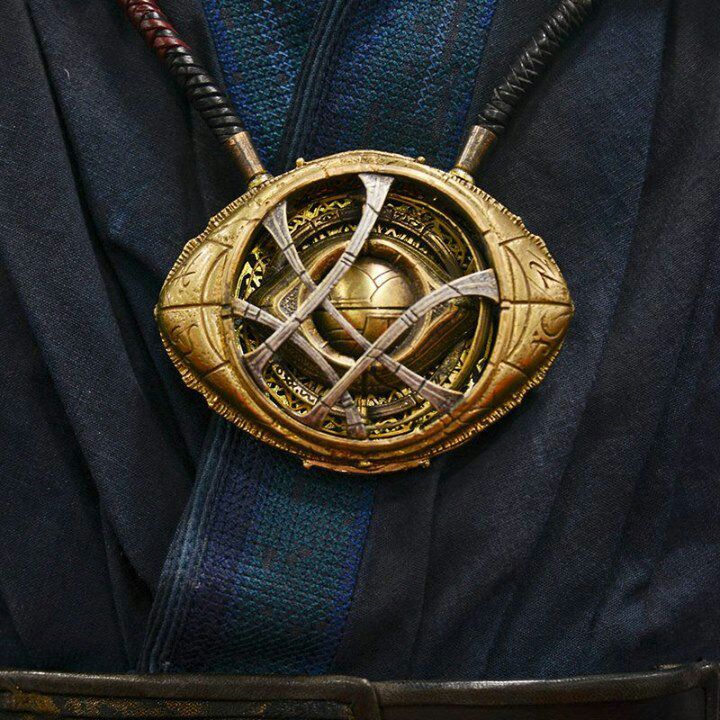 Resultado de imagen para Ojo de Agamotto y gema del infinito en pelicula doctor strange