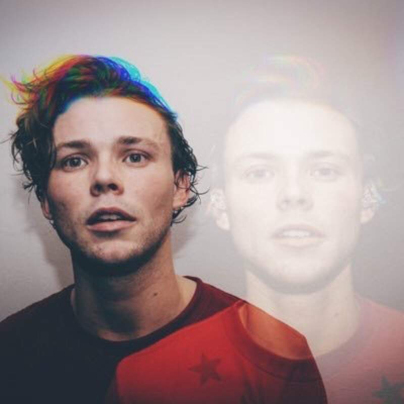 Ashton irwin date of birth