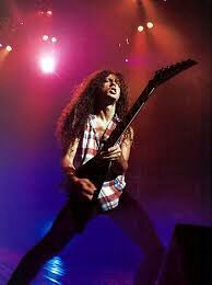 Kirk Hammett (Metallica) VS Marty Friedman | •Metal• Amino