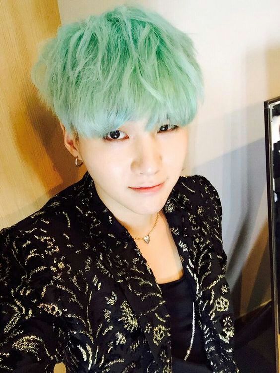 KIdols com cabelo colorido GREEN HAIR •Kpop• Amino