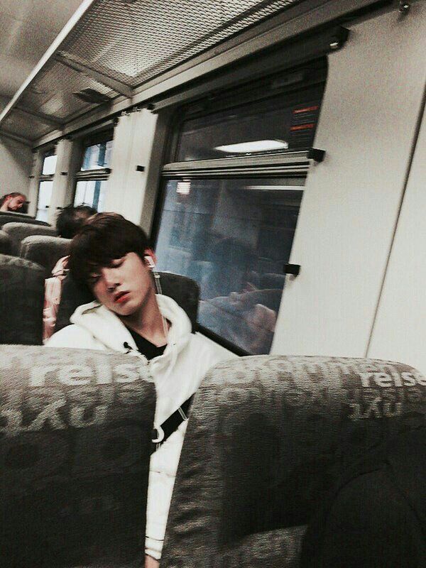 Bts Sleeping (Jungkook edition) | ARMY's Amino