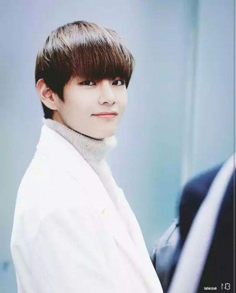 Taehyung Smiling | ARMY's Amino